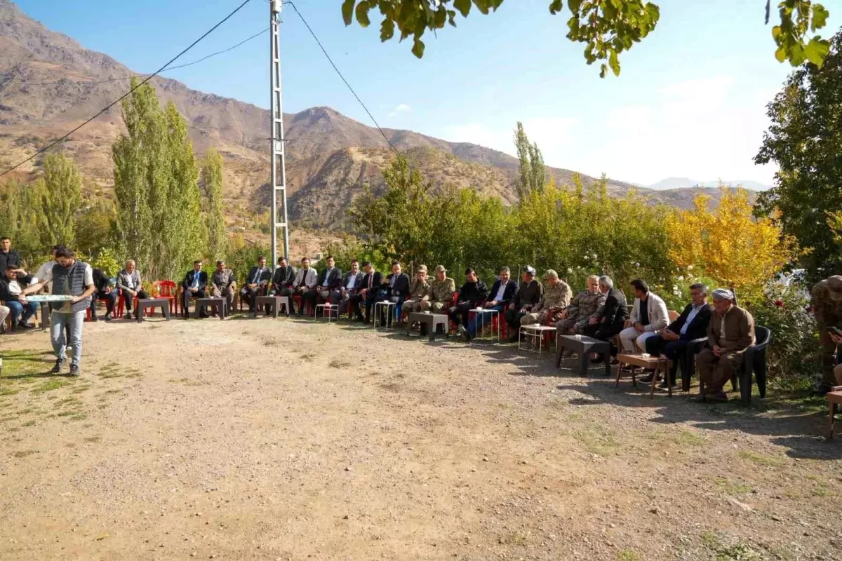 Komutan Topaloğlu, Gazi Ahmet Kurt\'u Ziyaret Etti