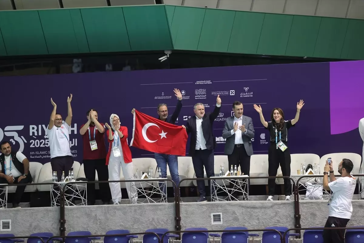 Türkiye Yüzme\'de Madalyaları Topladı