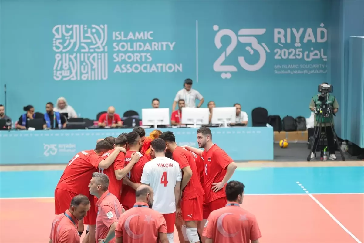 Voleybol Milli Takımı İran\'a Yenildi