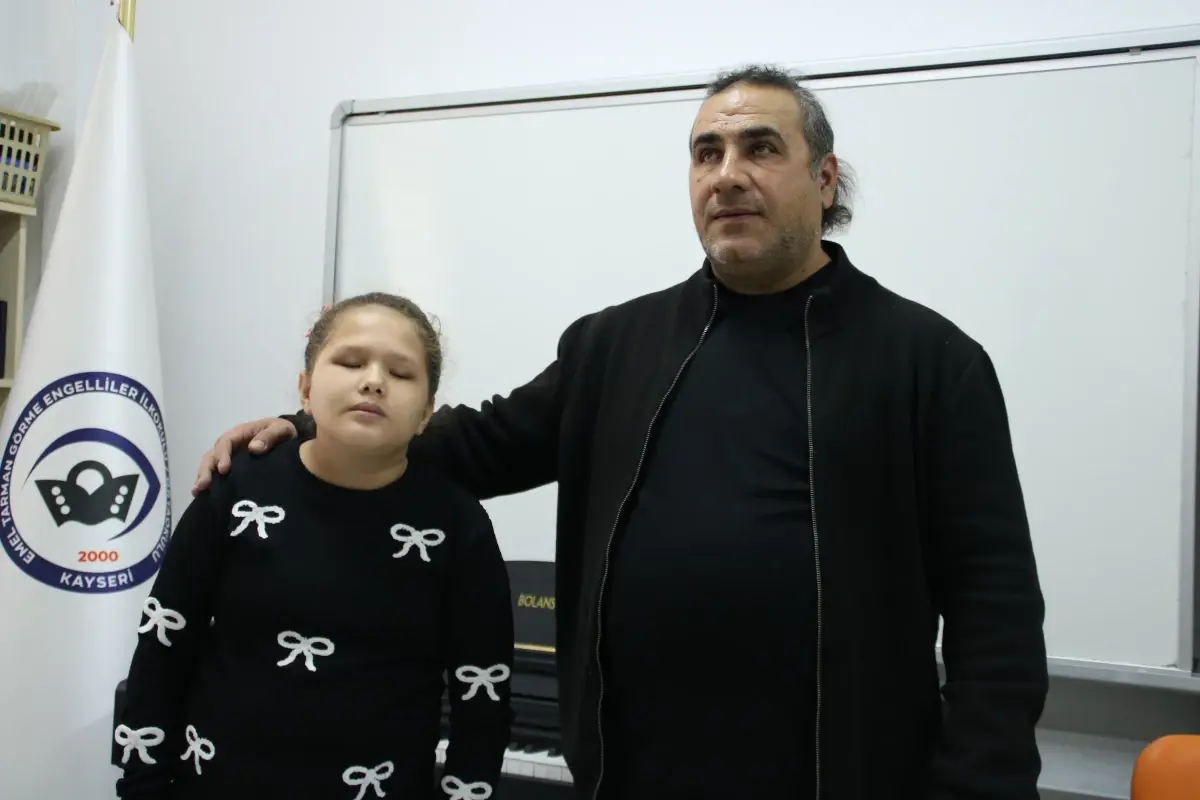 Görme Engelli Hira\'nın Müzik Hayali