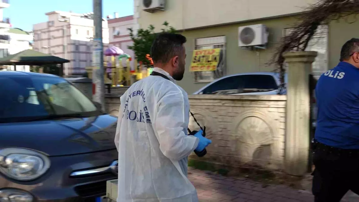 Antalya\'da Genç Adam Odasında Ölü Bulundu