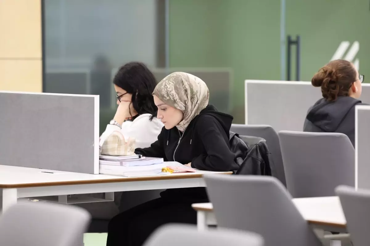 Bağcılar\'da 24 Saat Açık Kütüphane Açıldı