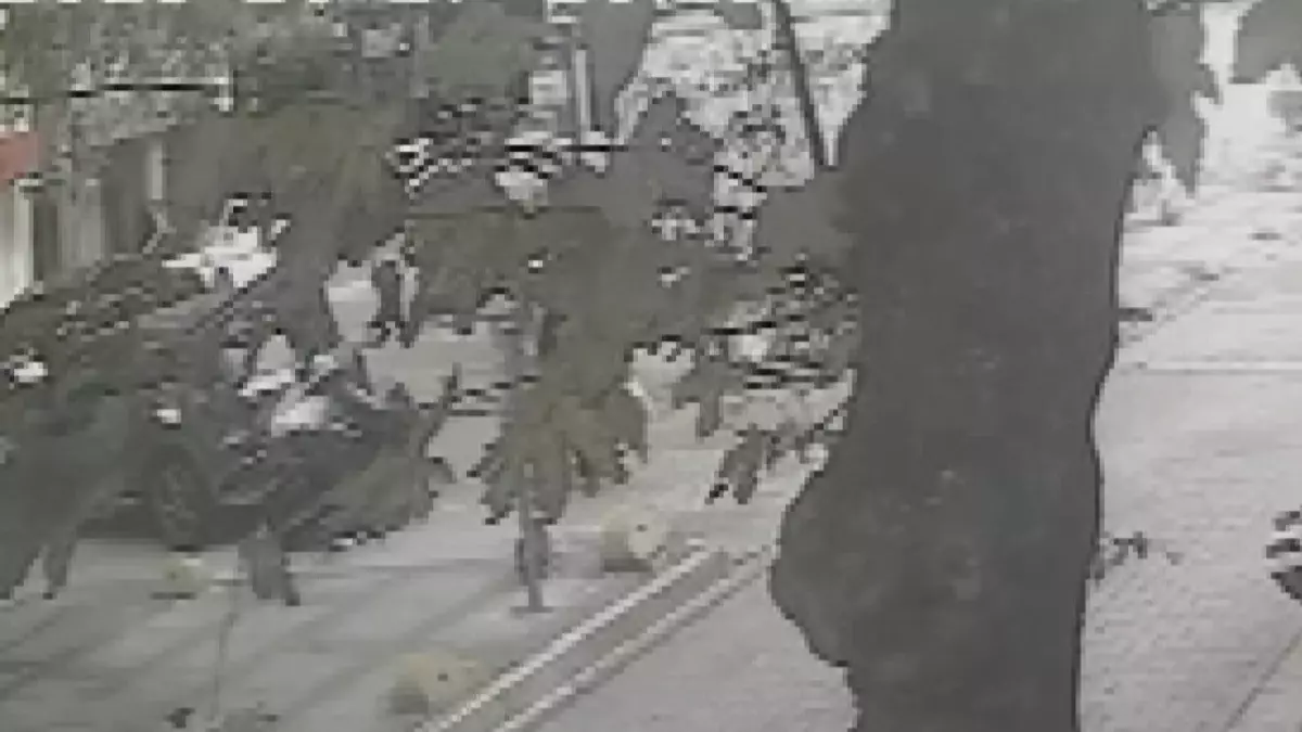 İstanbul\'un göbeğinde iş insanına dayak! O anlar kamerada