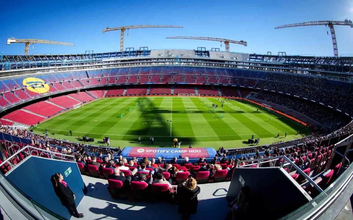 Barcelona, Yenilenen Camp Nou\'da İlk Antrenmanını Yaptı