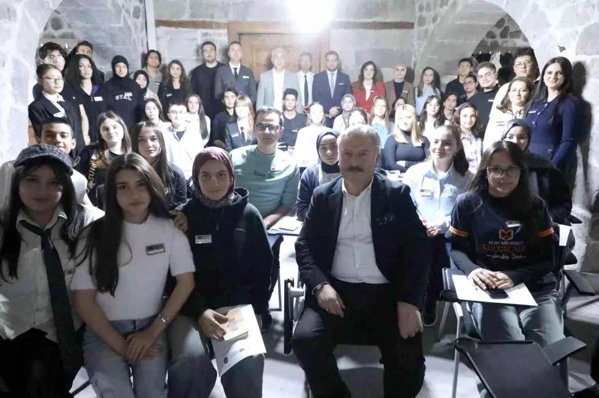 Başkan Palancıoğlu\'ndan Mektep Melikgazi Öğrencilerine Kariyer Tavsiyeleri