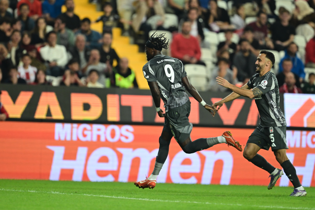 Beşiktaş, milli ara öncesi Antalyaspor engelini 3 golle geçti Beşiktaş, milli ara öncesi Antalyaspor engelini 3 golle geçti