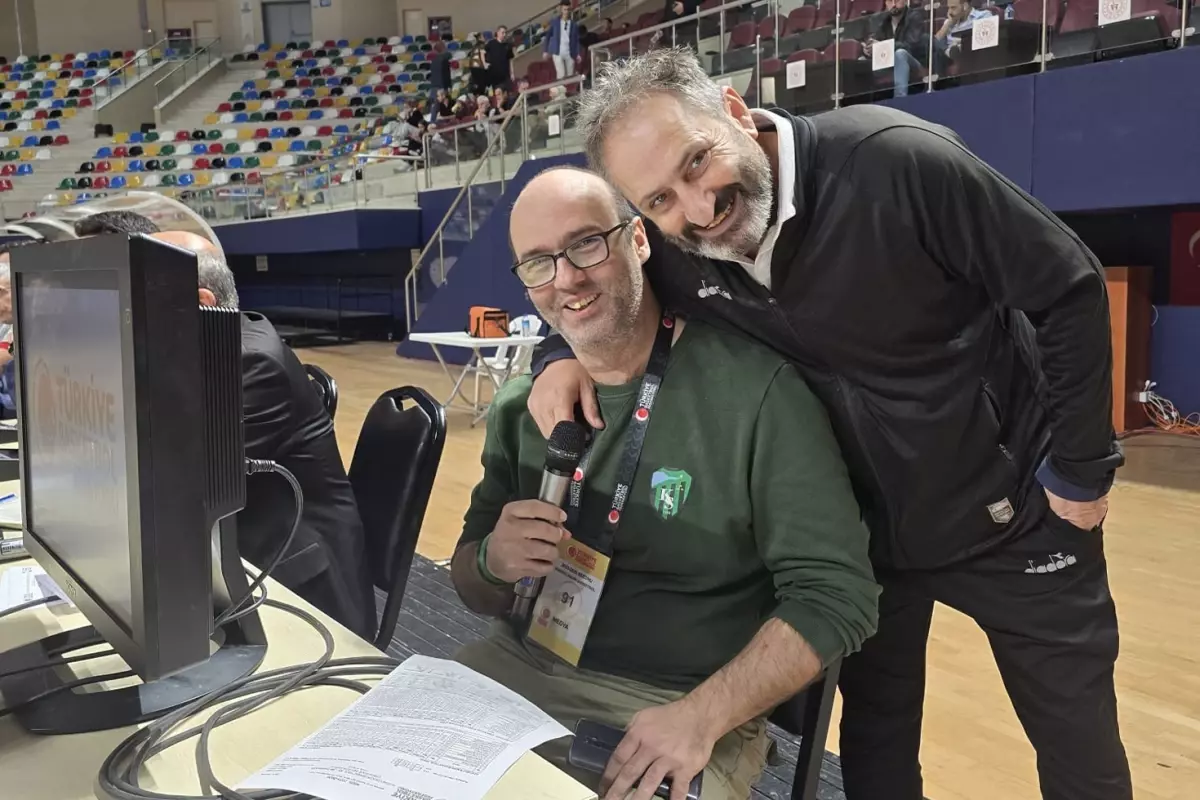 Bir garip olay! Anonsçu olmayan maçta görev bakın kime düştü