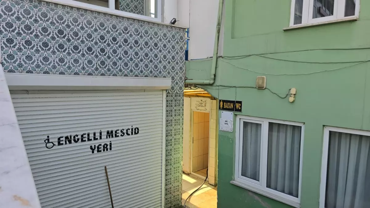 Cami Tuvaletinde Erkek Cesedi Bulundu