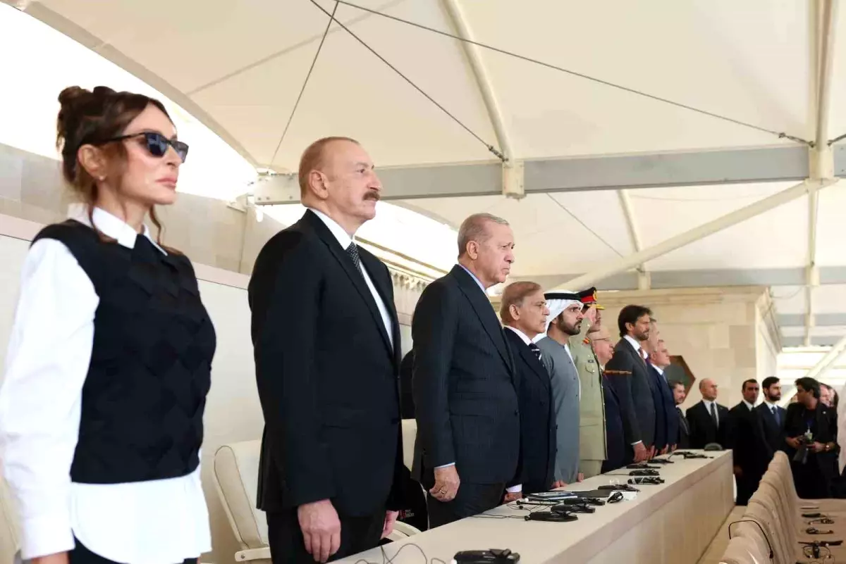 Cumhurbaşkanı Erdoğan, 8 Kasım Zafer Günü\'nün kutlandığı tören alanında