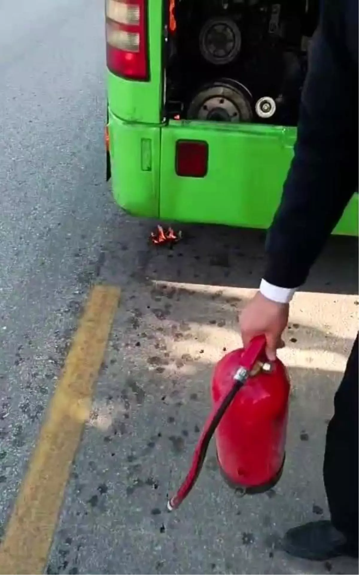 Denizli\'de Halk Otobüsünde Yangın: Facia Kıl Payı Atlatıldı