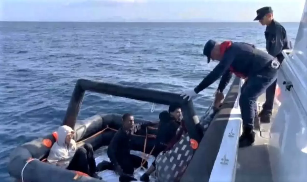Didim\'de 4 Düzensiz Göçmen Kurtarıldı