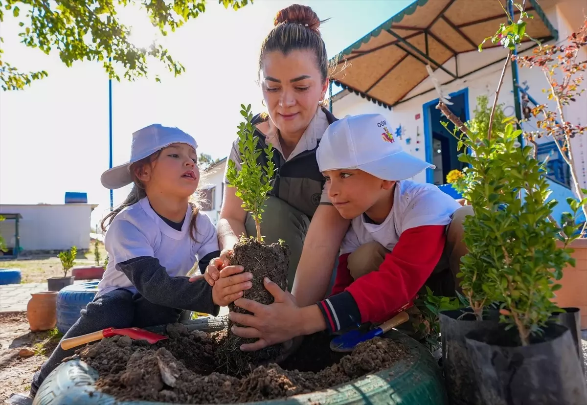 Diyarbakır\'da Geleceğe Nefes Projesi ile kırsalda "yeşil vatan" sevgisi aşılanıyor