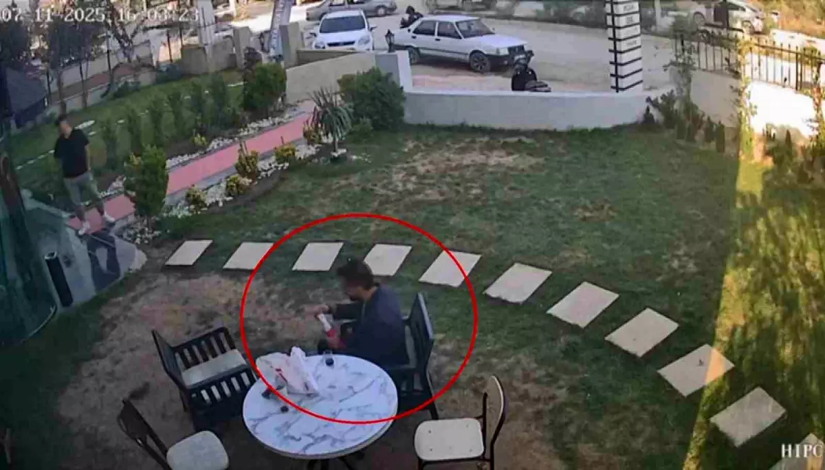 Döner Yerken Depreme Yakalandı