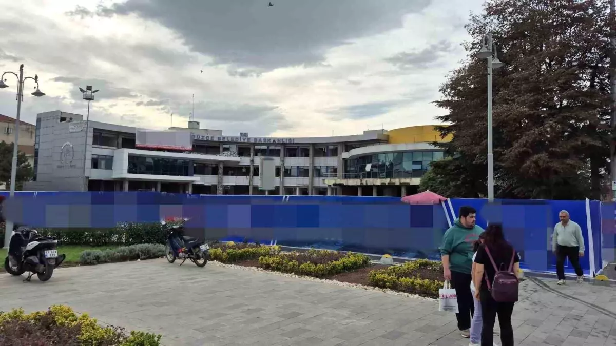 Düzce\'de Yıkım İşlemi Sırasında Yangın Çıktı