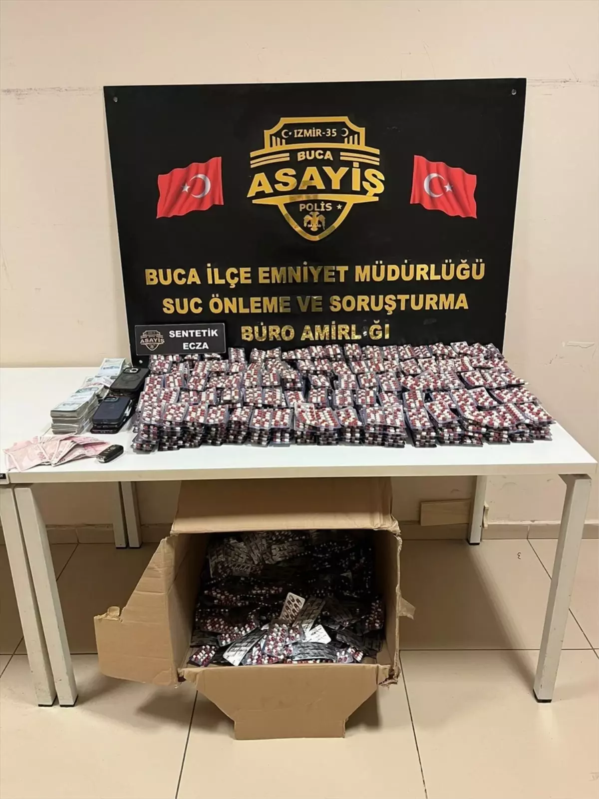 Buca\'da Uyuşturucu Operasyonu: 3 Tutuklama