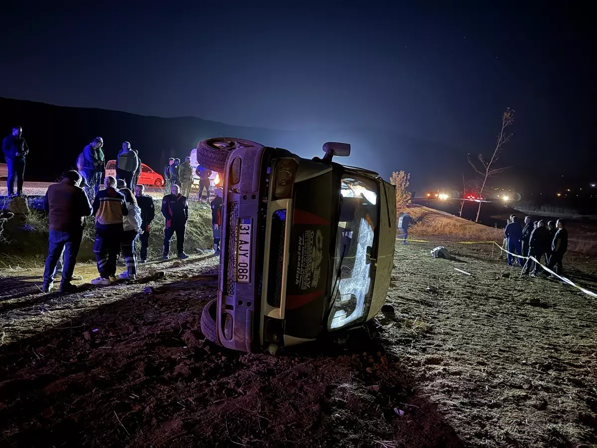 Göksun\'da Minibüs Devrildi: 2 Ölü, 7 Yaralı