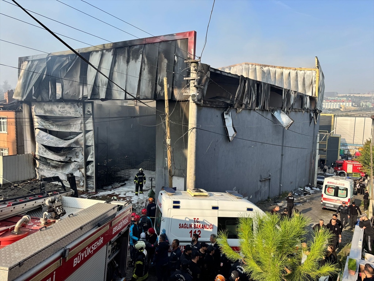 Dilovası\'nda Parfüm Deposunda Yangın: 6 ölü