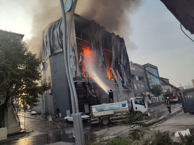 Kocaeli'de Parfüm Tesisindeki Yangında 6 Kişi Hayatını Kaybetti