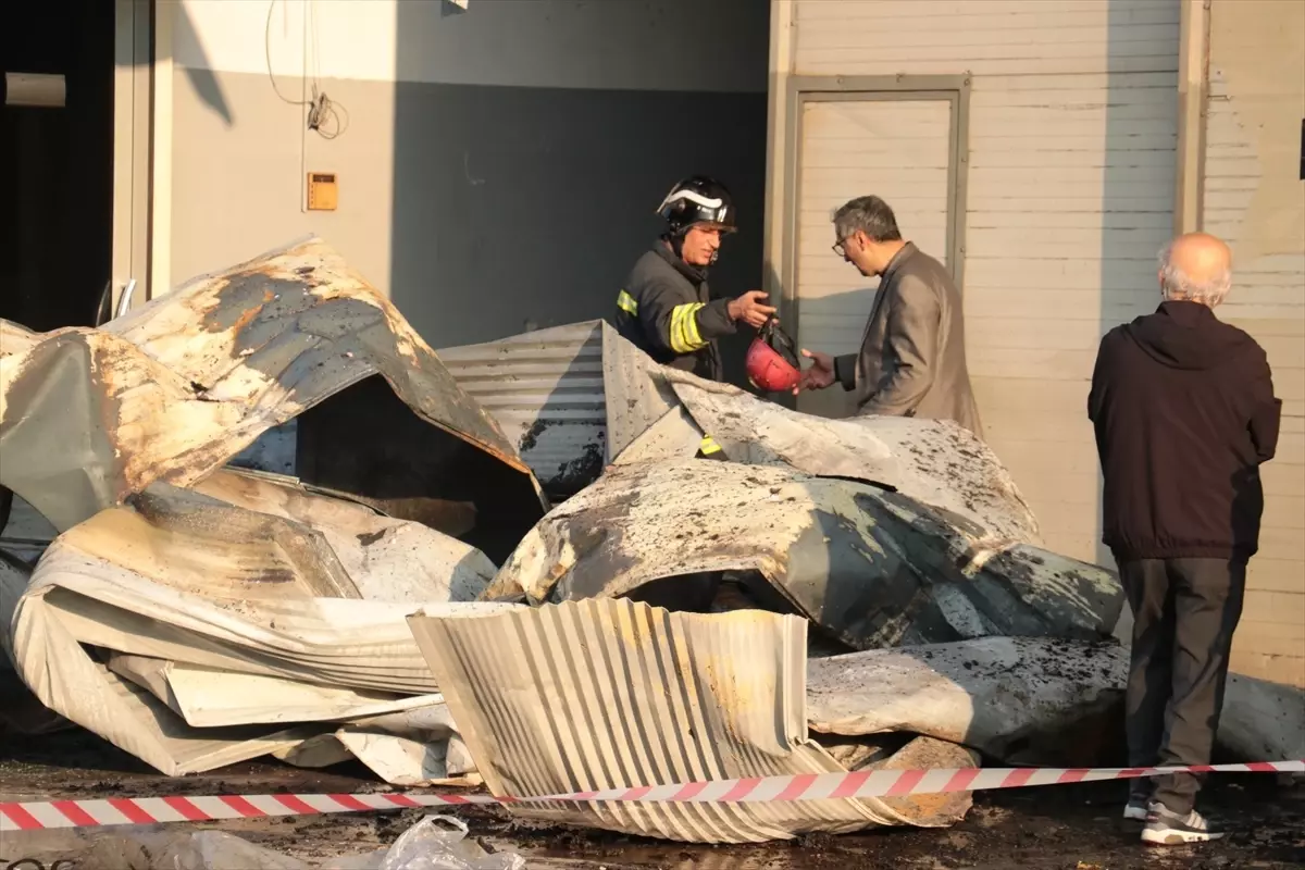 Dilovası\'ndaki Yangın İnceleniyor