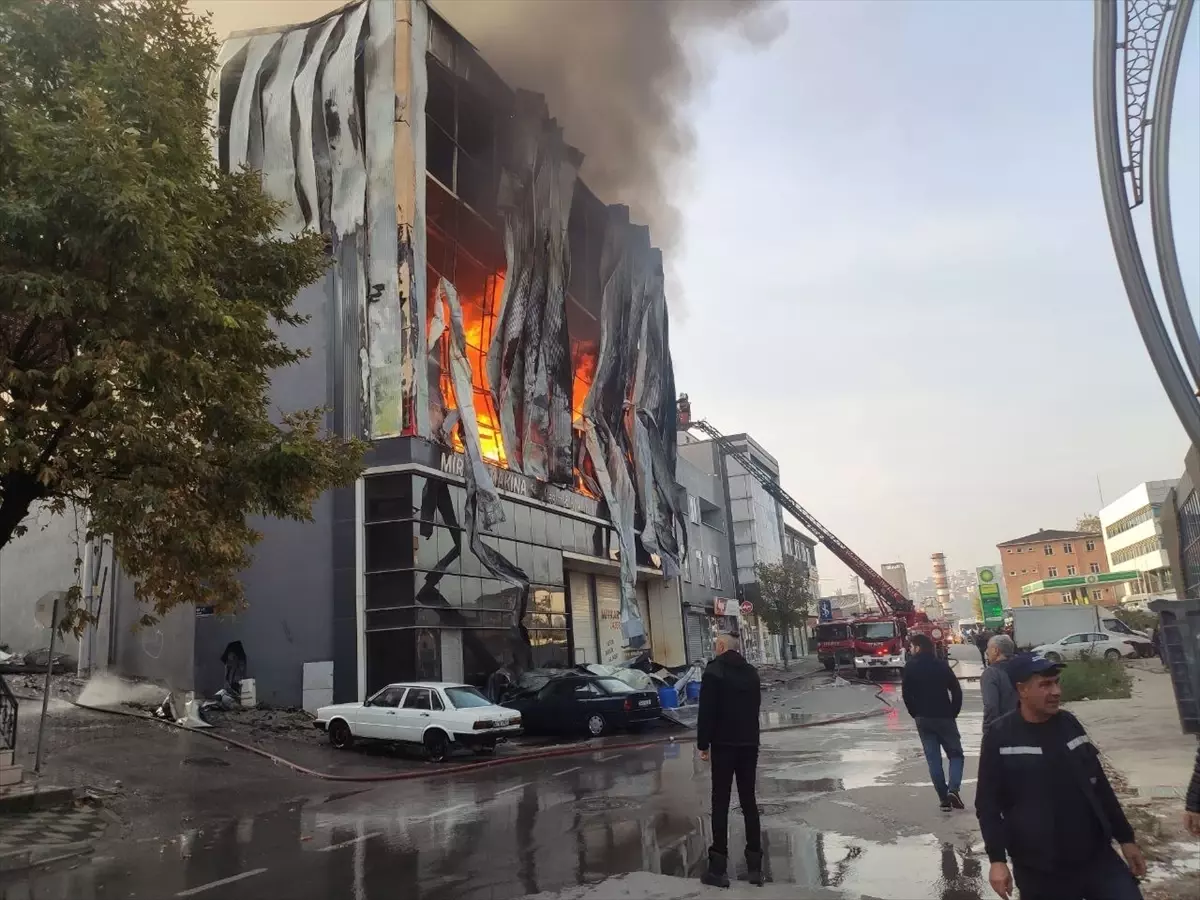 Dilovası\'nda Kozmetik Fabrikası Yangını: 6 Ölü