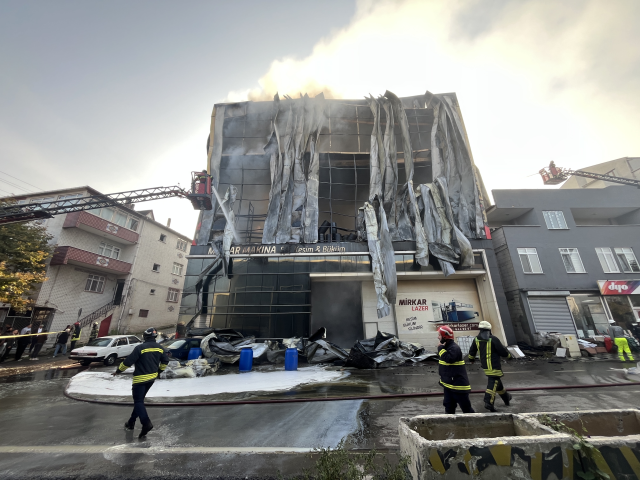 Kocaeli'nde parfüm deposunda yangın! 6 kişi hayatını kaybetti
