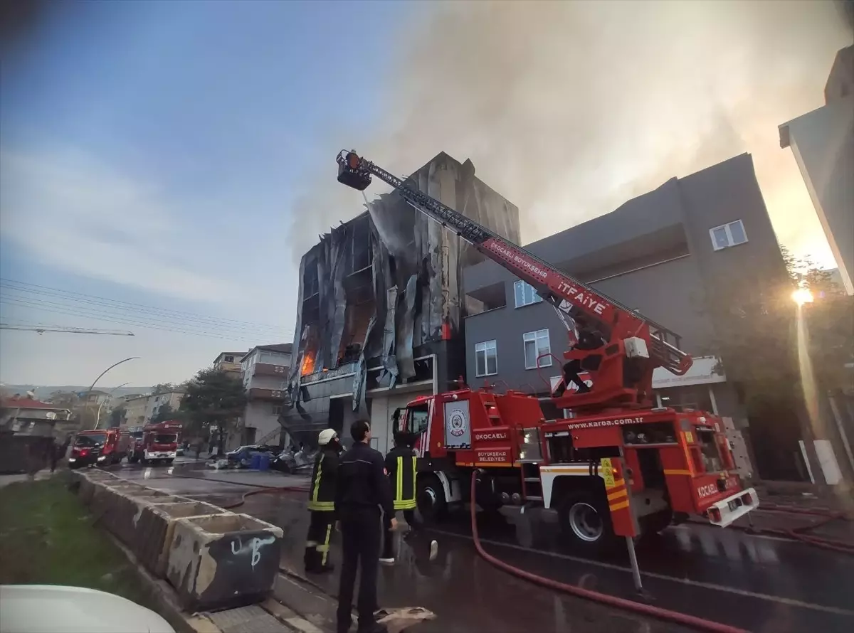 Dilovası\'nda Fabrika Yangını: 6 Ölü, 4 Yaralı