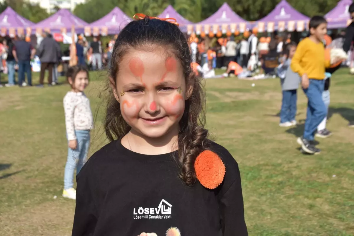 İzmir\'de Lösemili Çocuklar İçin Farkındalık Etkinliği