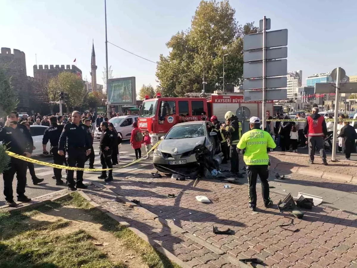 Kayseri\'de Yayalara Çarpan Araç 5 Kişiyi Yaraladı