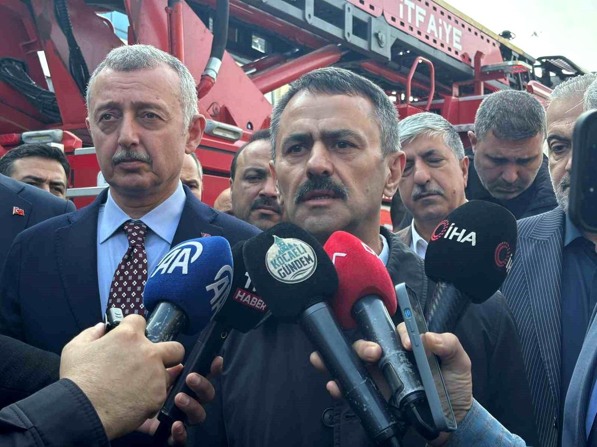Kocaeli\'de Parfüm Tesisinde Yangın: 6 Ölü, 4 Yaralı