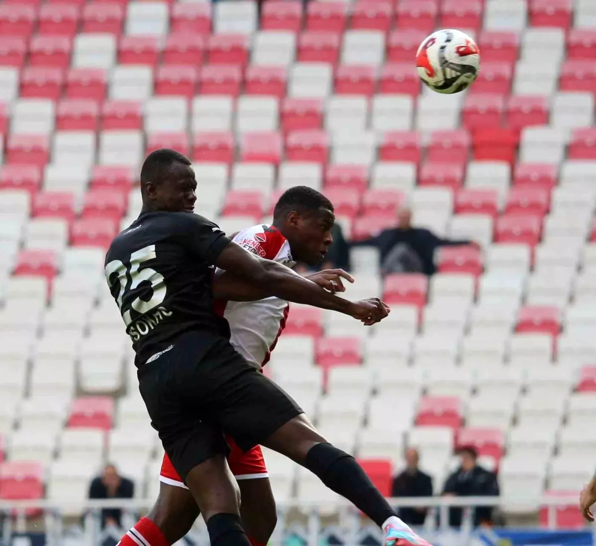 Sivasspor, Manisa FK\'yı 3-2 Yendi