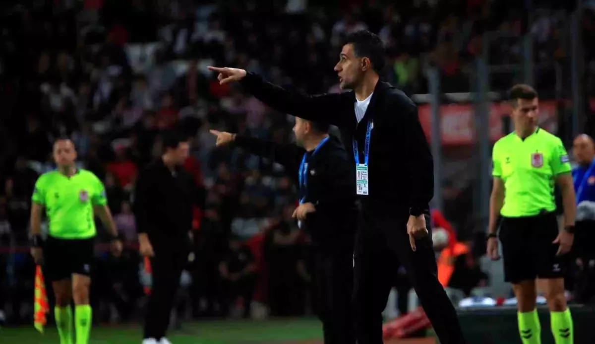 Beşiktaş, Antalyaspor\'u 2-0 Geçti