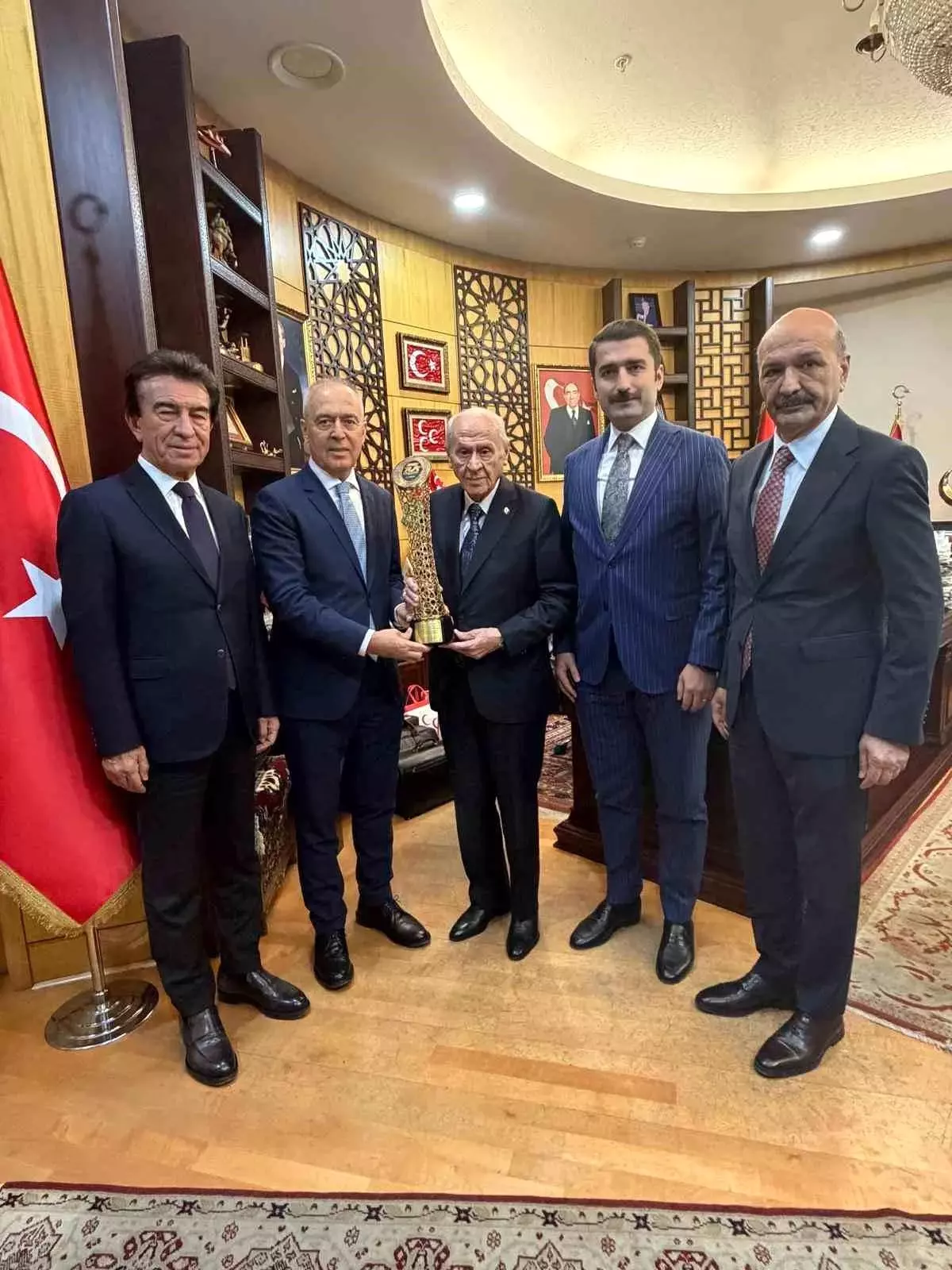 Bahçeli, Bisiklet Sporuna Destek Verdi