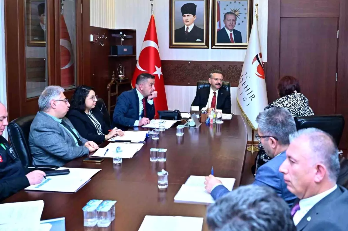 Vali Aksoy Halk Günü\'nde Vatandaşlarla Buluştu