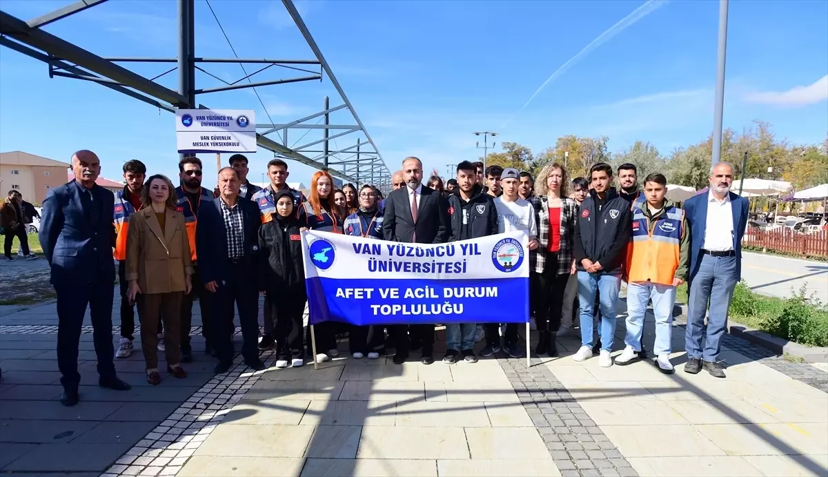 Depremin İzlerini Silmek İçin Çaba