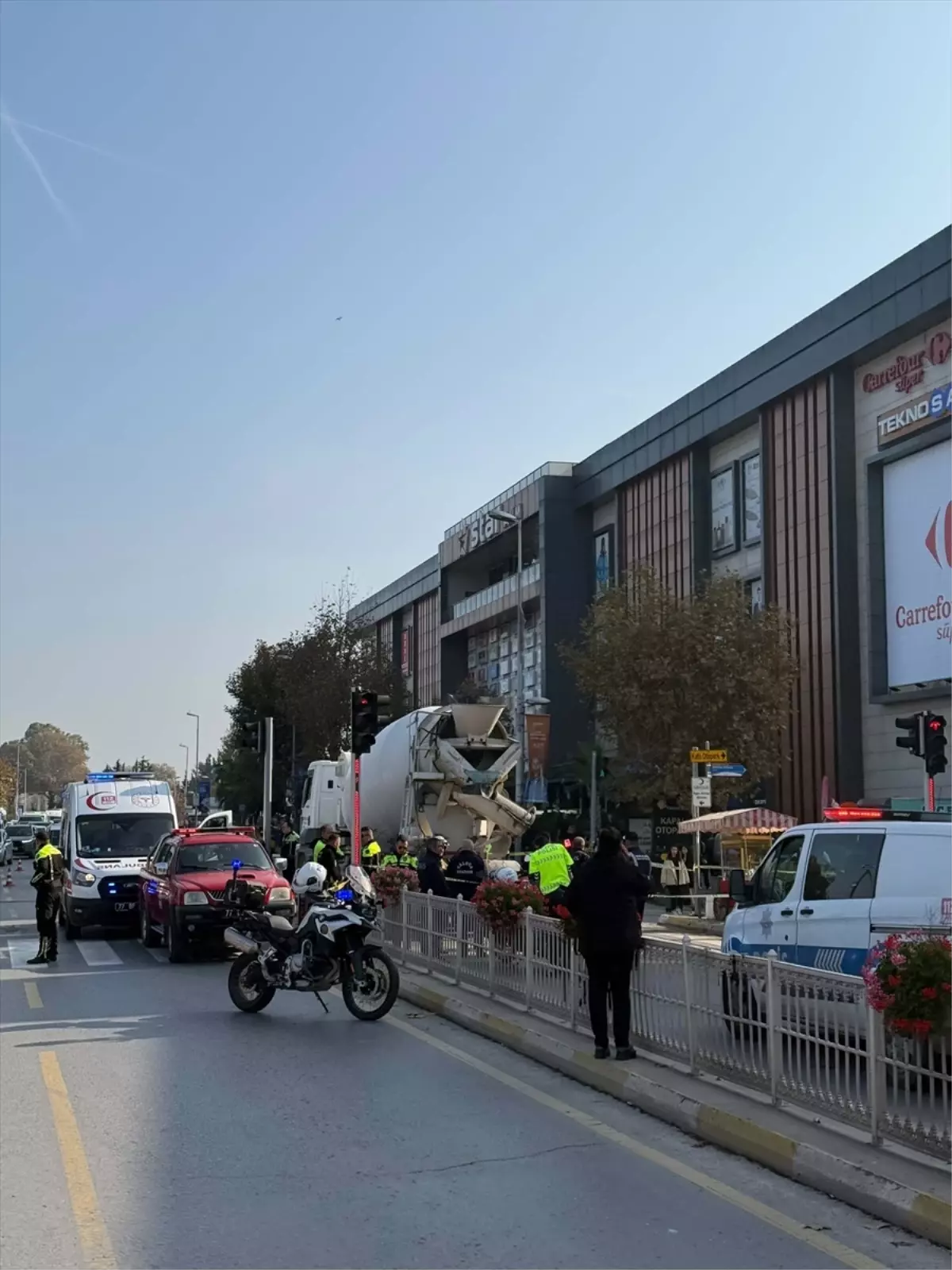 Yalova\'da Beton Mikseri Çarptı, 86 Yaşındaki Kadın Hayatını Kaybetti