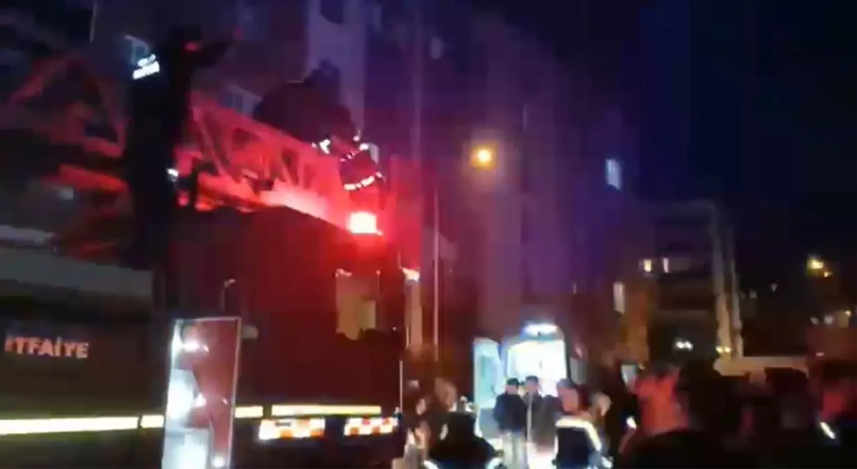 Ünye\'de Yangında Çocuk Balkonda Mahsur Kaldı