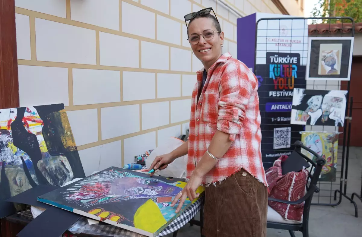 Ressama büyük şok! Antalya\'da sergi açtı, 120 eserinin bulunduğu dosyayı kaybetti