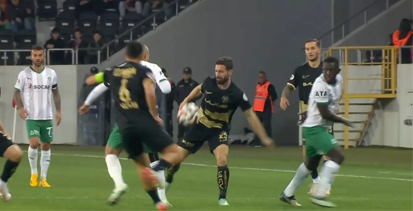 Arca Çorum FK, Iğdır FK\'yi 3-1 Yendi