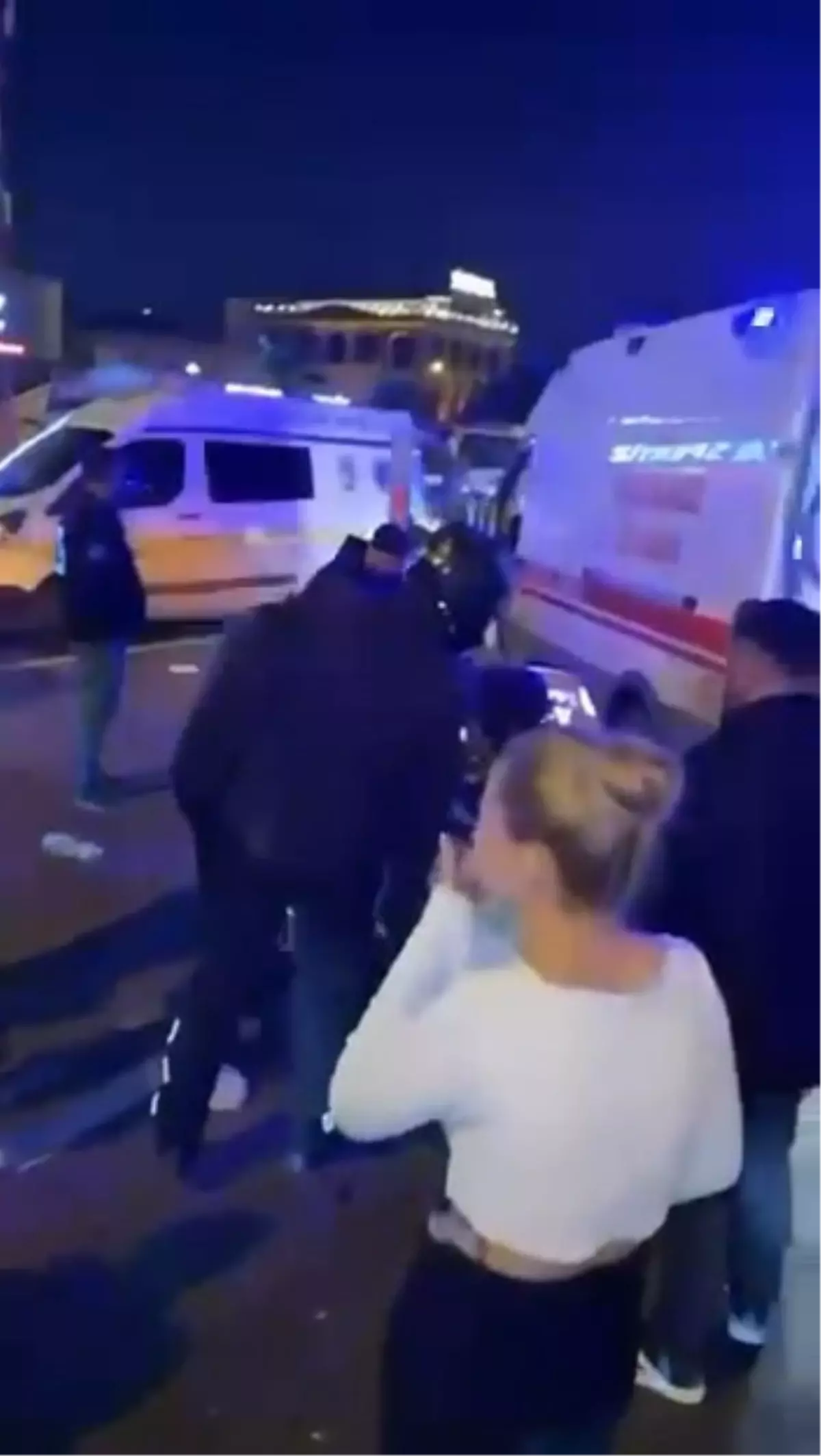 Avcılar\'da Motosiklet Kazası: İki Yaralı, Ekipman Çalındı