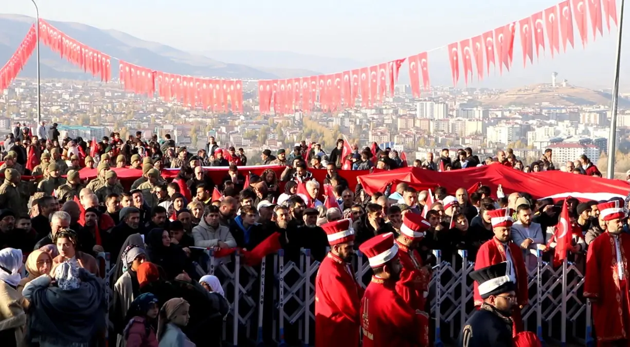 Aziziye Destanı\'nın 148\'nci yıl dönümünde Erzurumlular, ecdadı için yürüdü