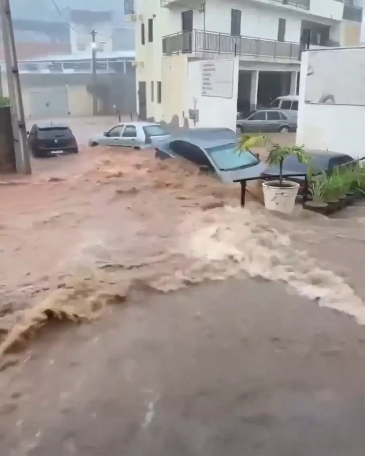 Brezilya\'da Kasırga: 6 Ölü, 750 Yaralı