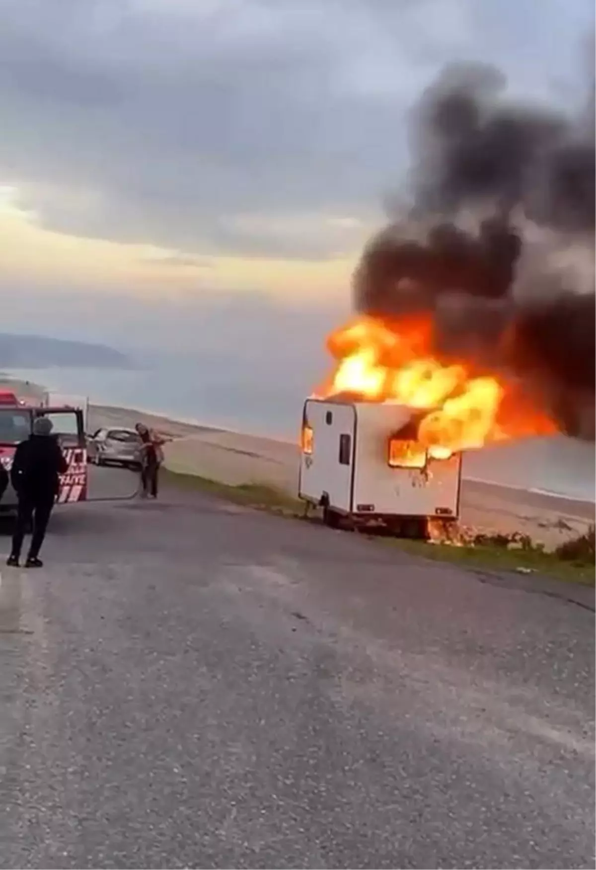 Çatalca\'da Karavan Yangını