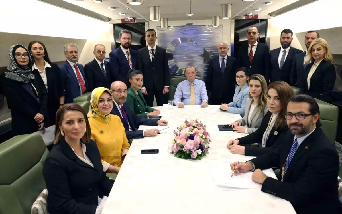 Cumhurbaşkanı Erdoğan: "(Gazze) Yardım koridorları kasıtlı olarak tıkanmakta, insani yardımların bölgeye ulaşması maalesef engellenmekte. Günlük 600 tır insani yardım girişine izin verilecekti fakat bu sözler yerine getirilmiyor."