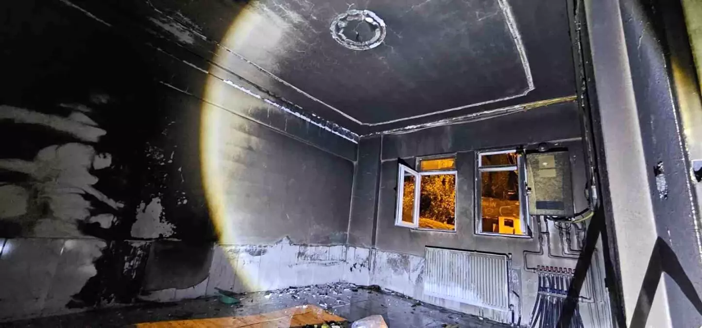 Hakkari\'de Aileyi Yıkan Yangın