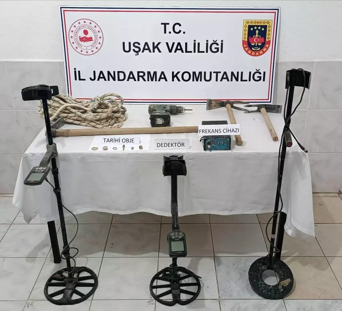 Karahallı\'da İzinsiz Kazı Operasyonu