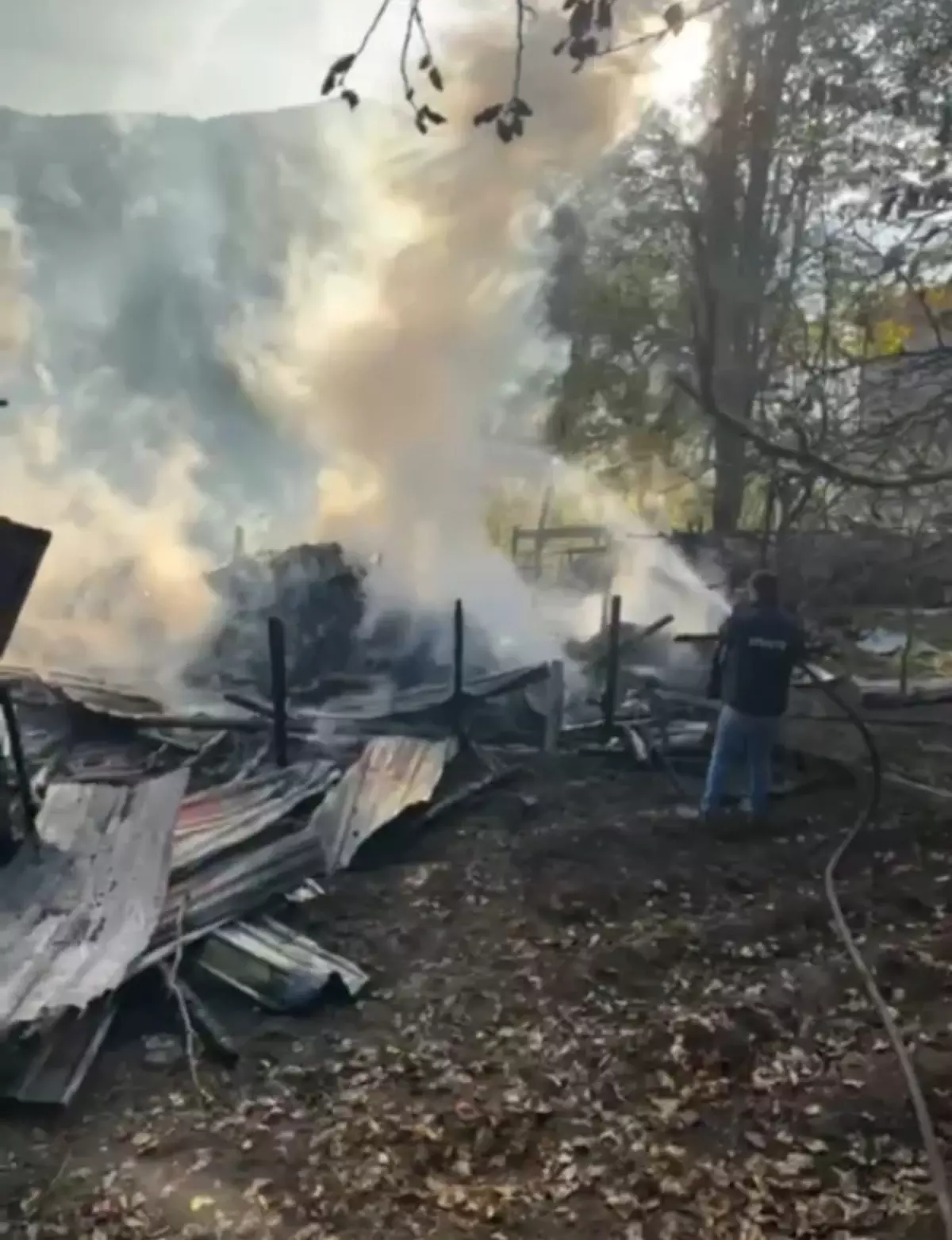 Yenice\'de Ahşap Evde Yangın: 5 Kişi Dumandan Etkilendi