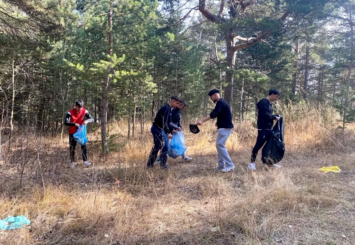 Kars\'ta "Çevreyi Temiz Tut Doğayı Koru" projesiyle öğrenciler çöp topladı