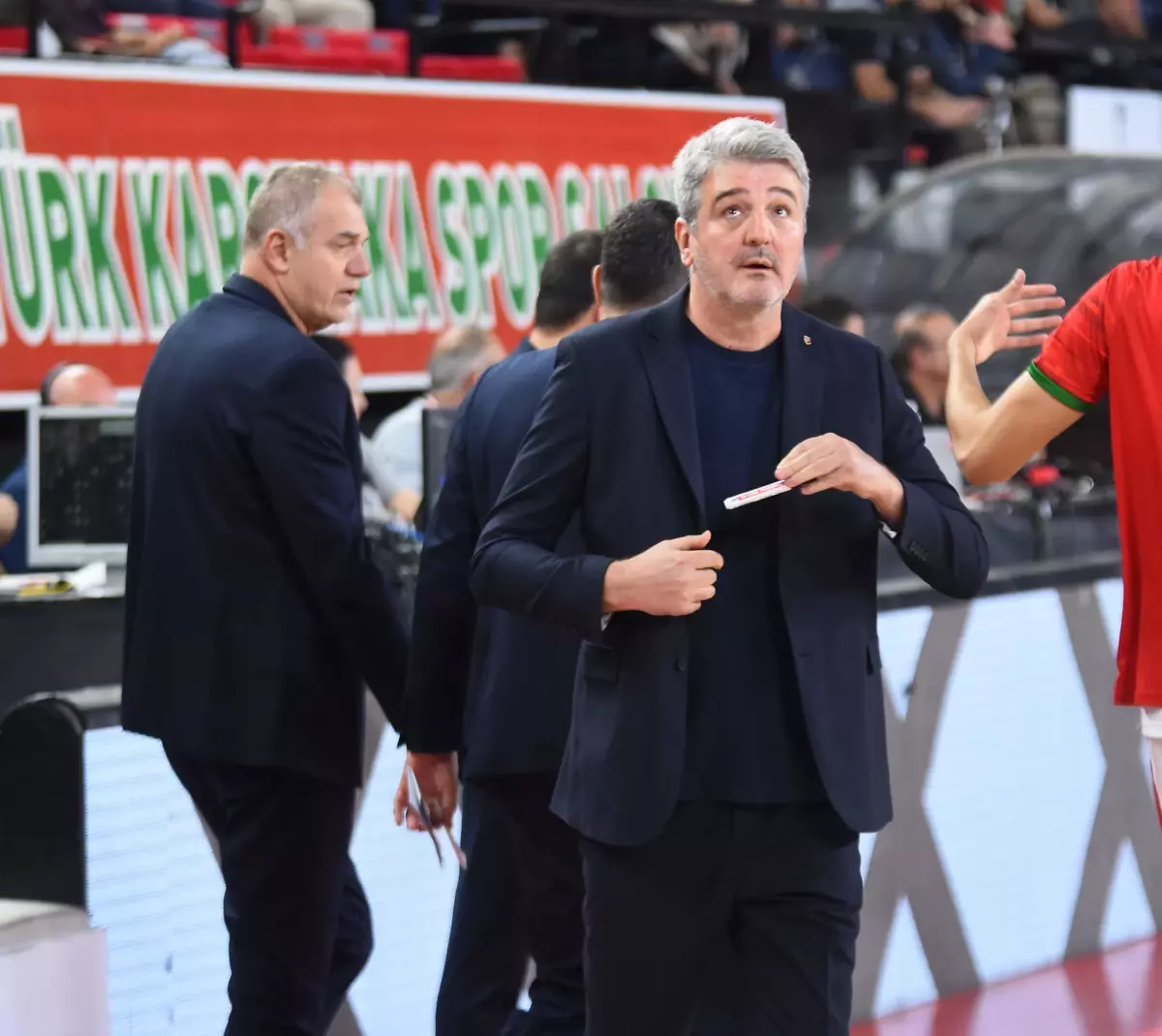 Karşıyaka\'da Kriz: Antrenörle Yollar Ayrıldı