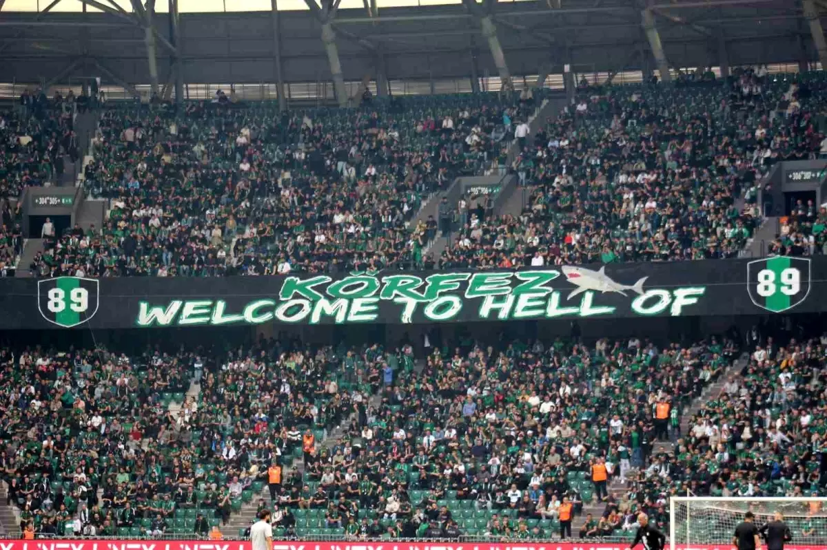 Kocaelispor-Galatasaray Maçında Rekor Seyirci