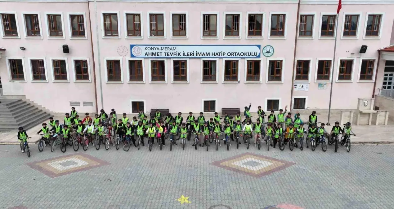 Konya\'da \'Güvenli Okul Yolları Projesi\' ile Bisikletle Okula Giden Öğrenci Sayısı Artıyor